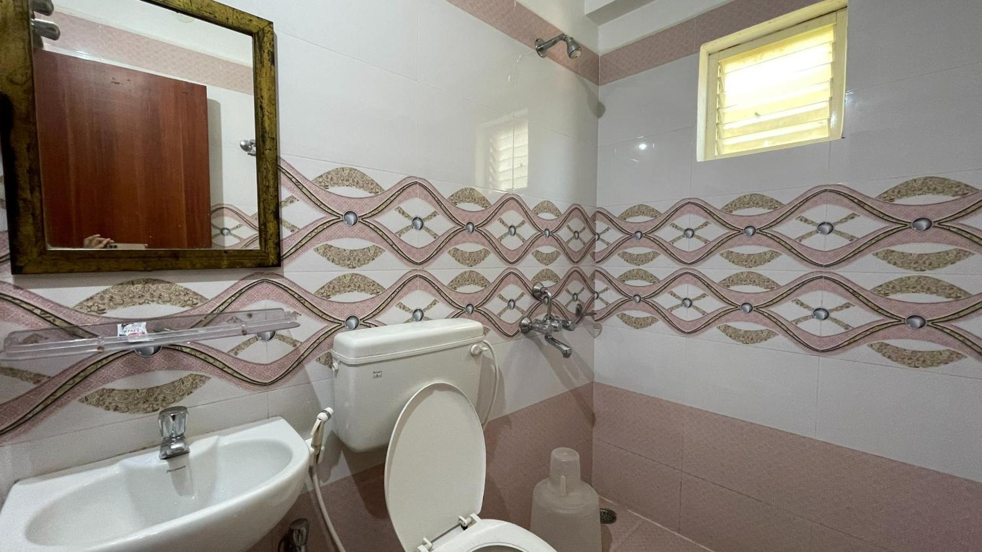 Hotel A-p Near-golden-sea-beach-and Temple-with-lift-wifi-restaurant-breakfast Included 3*