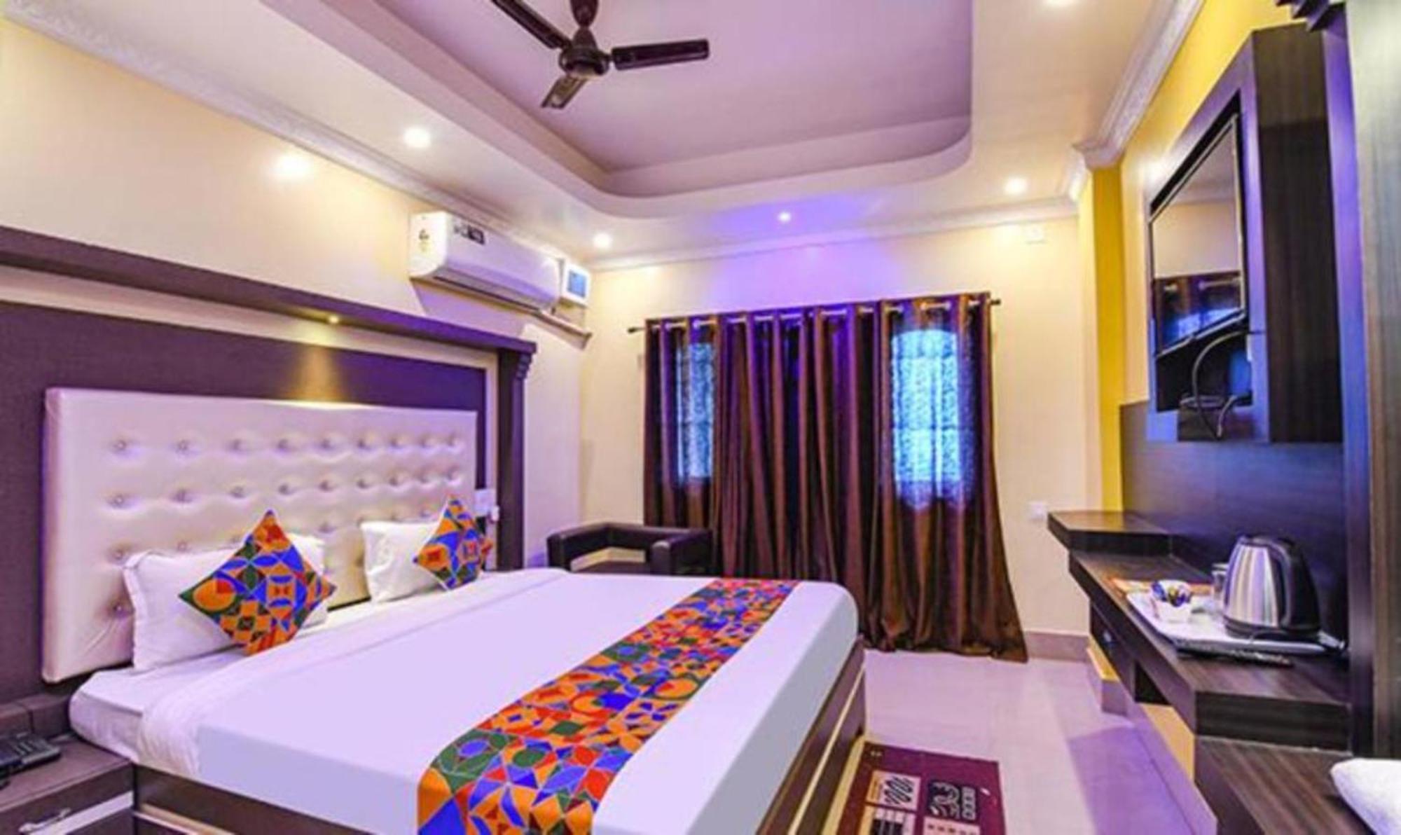 Hotel Asish -all Park View -near-and-near Temple Fully-air-condition-with-all-luxury-&-spacious-room-attached-balcony - Prime-location-wifi-restaurant-and-parking-facilities Puri