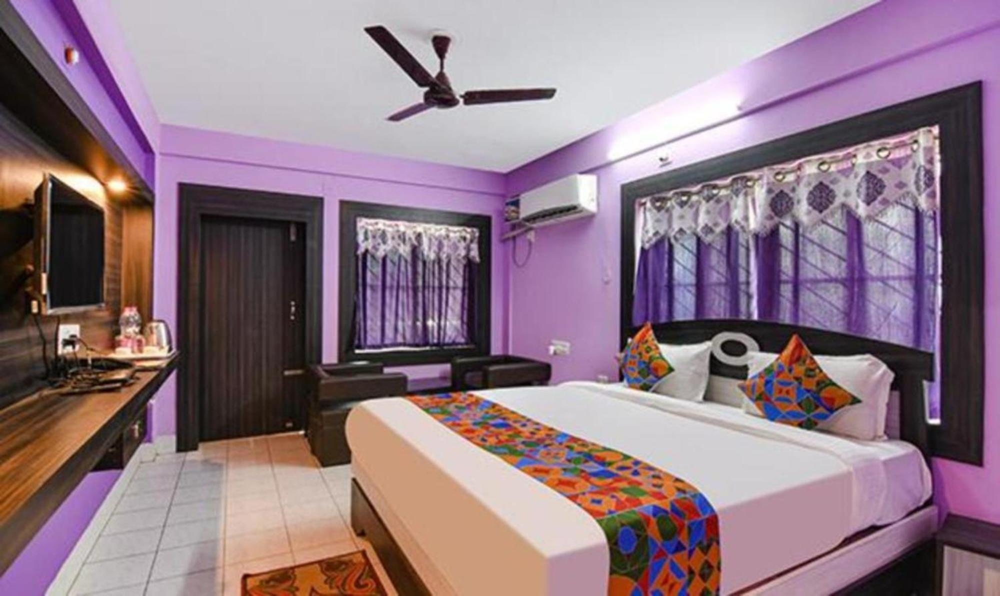 Asish -all Park View -near-and-near Temple Fully-air-condition-with-all-luxury-&-spacious-room-attached-balcony - Prime-location-wifi-restaurant-and-parking-facilities Hotel 4*