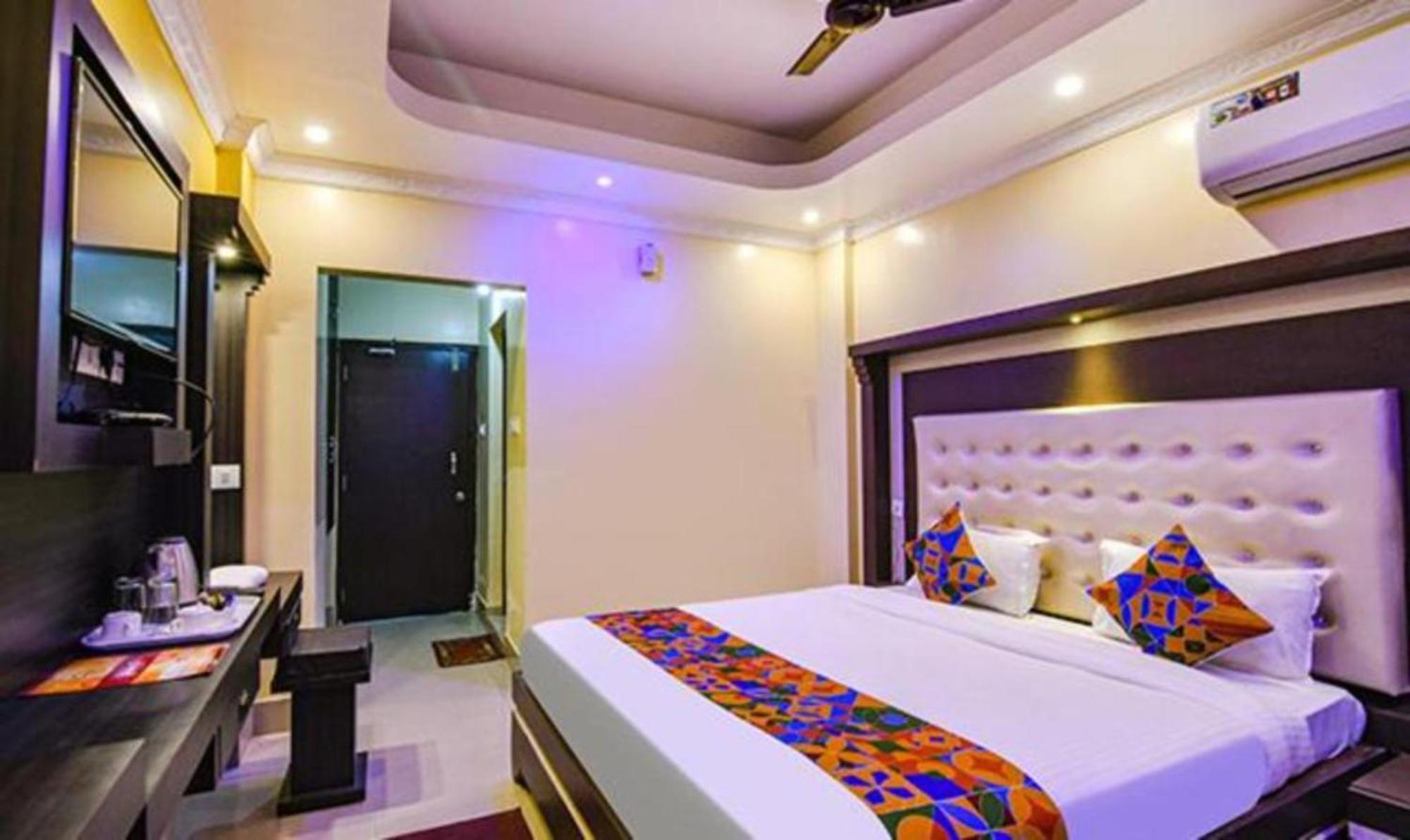 Asish -all Park View -near-and-near Temple Fully-air-condition-with-all-luxury-&-spacious-room-attached-balcony - Prime-location-wifi-restaurant-and-parking-facilities 4* Puri