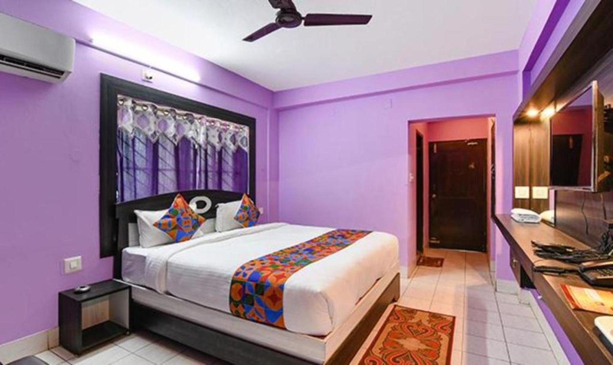 Hotel Asish -all Park View -near-and-near Temple Fully-air-condition-with-all-luxury-&-spacious-room-attached-balcony - Prime-location-wifi-restaurant-and-parking-facilities 4*