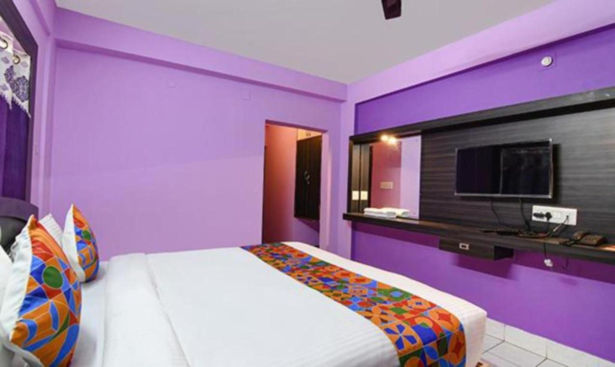 Asish -all Park View -near-and-near Temple Fully-air-condition-with-all-luxury-&-spacious-room-attached-balcony - Prime-location-wifi-restaurant-and-parking-facilities 4*