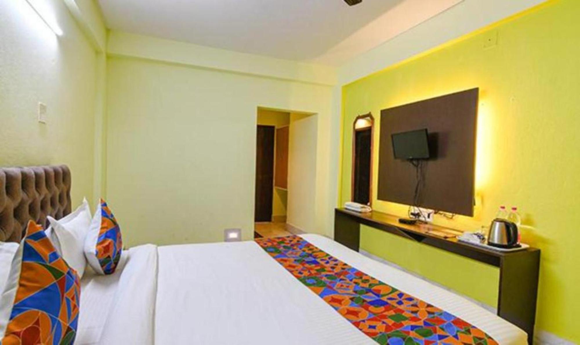 Hotel Asish -all Park View -near-and-near Temple Fully-air-condition-with-all-luxury-&-spacious-room-attached-balcony - Prime-location-wifi-restaurant-and-parking-facilities 4*