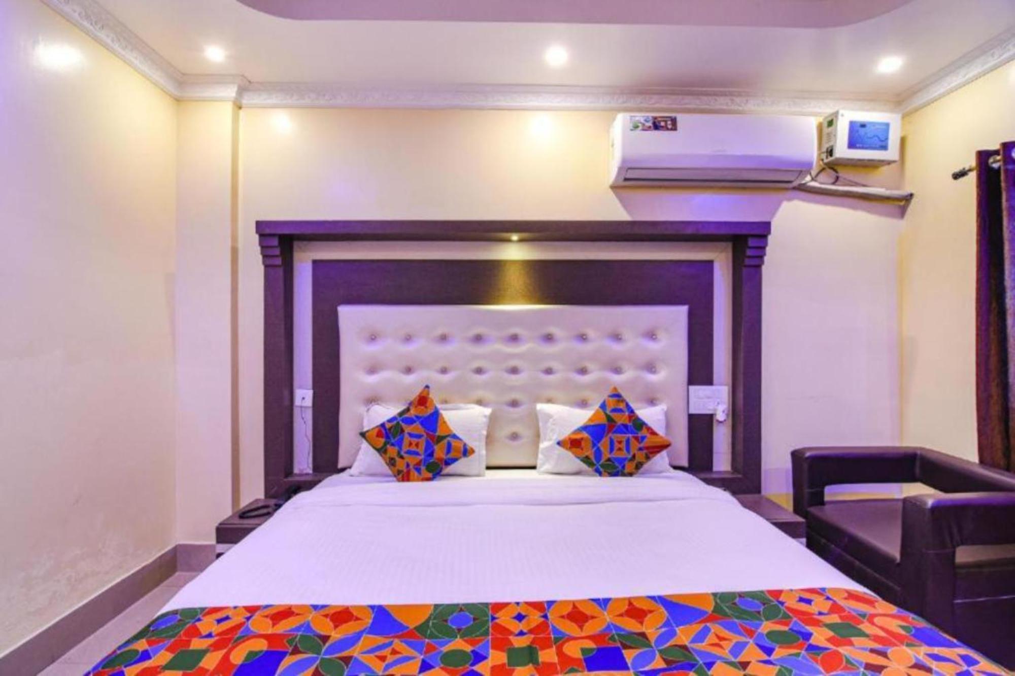 Hotel Asish -all Park View -near-and-near Temple Fully-air-condition-with-all-luxury-&-spacious-room-attached-balcony - Prime-location-wifi-restaurant-and-parking-facilities Puri