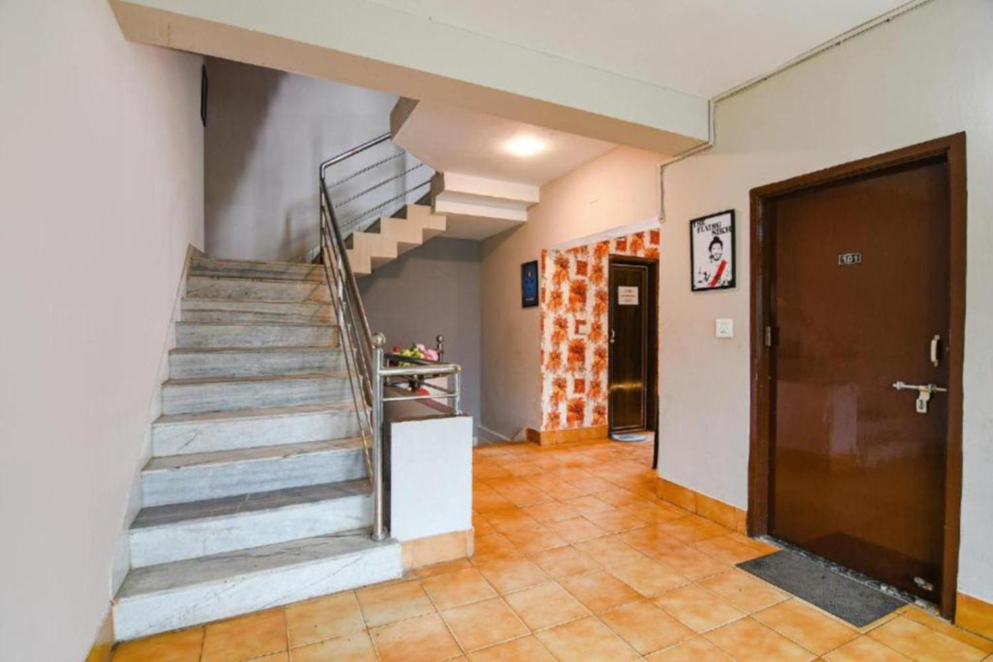 Asish -all Park View -near-and-near Temple Fully-air-condition-with-all-luxury-&-spacious-room-attached-balcony - Prime-location-wifi-restaurant-and-parking-facilities Hotel 4*