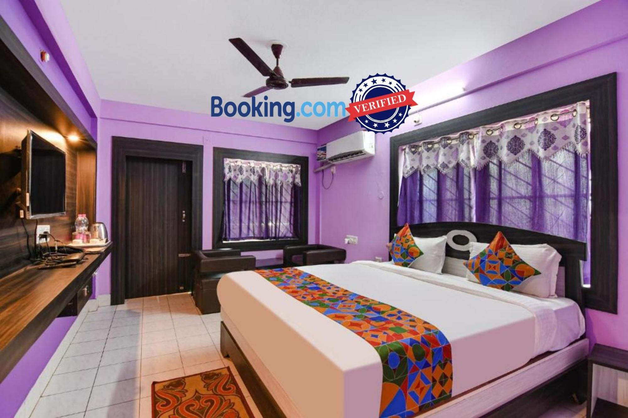 Asish -all Park View -near-and-near Temple Fully-air-condition-with-all-luxury-&-spacious-room-attached-balcony - Prime-location-wifi-restaurant-and-parking-facilities 4*
