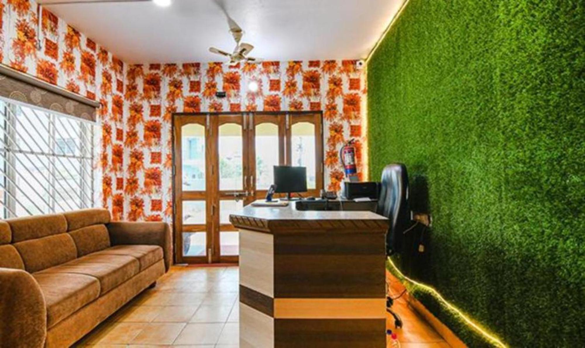 Asish -all Park View -near-and-near Temple Fully-air-condition-with-all-luxury-&-spacious-room-attached-balcony - Prime-location-wifi-restaurant-and-parking-facilities