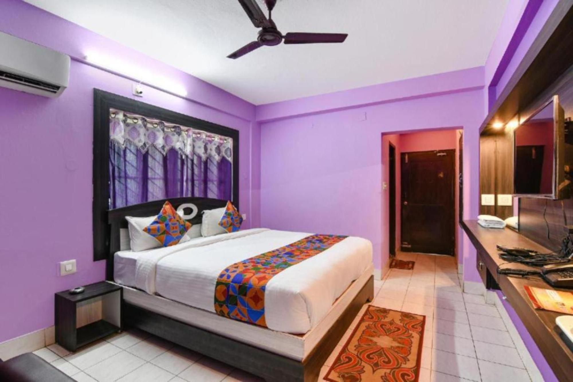 Hotel Asish -all Park View -near-and-near Temple Fully-air-condition-with-all-luxury-&-spacious-room-attached-balcony - Prime-location-wifi-restaurant-and-parking-facilities 4*