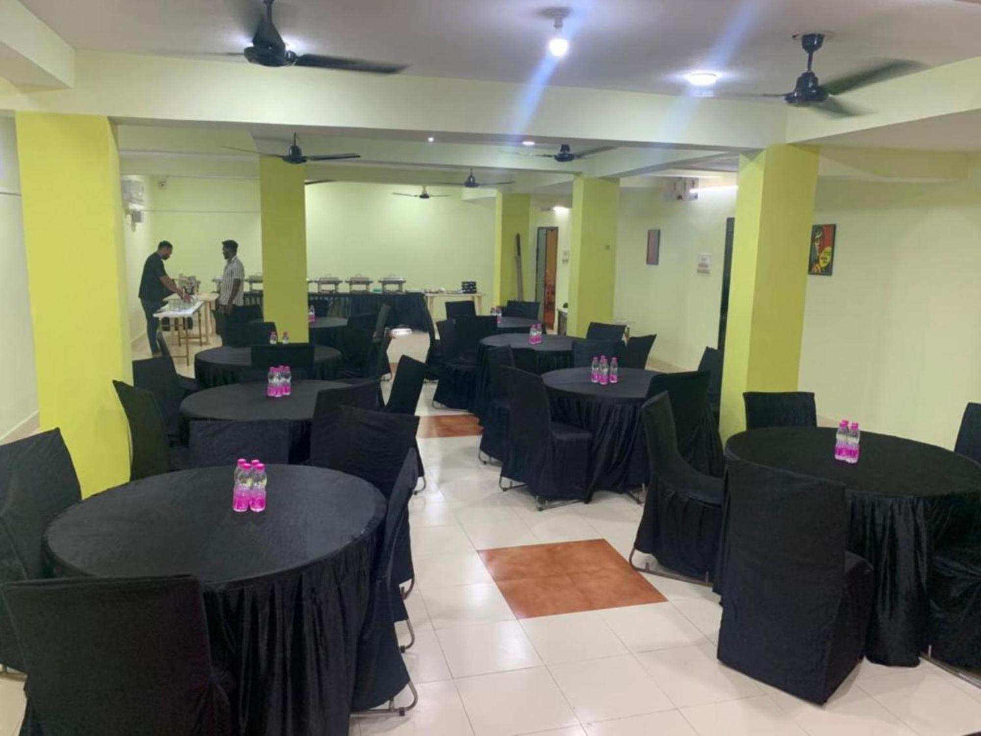 Hotel Asish -all Park View -near-and-near Temple Fully-air-condition-with-all-luxury-&-spacious-room-attached-balcony - Prime-location-wifi-restaurant-and-parking-facilities Puri
