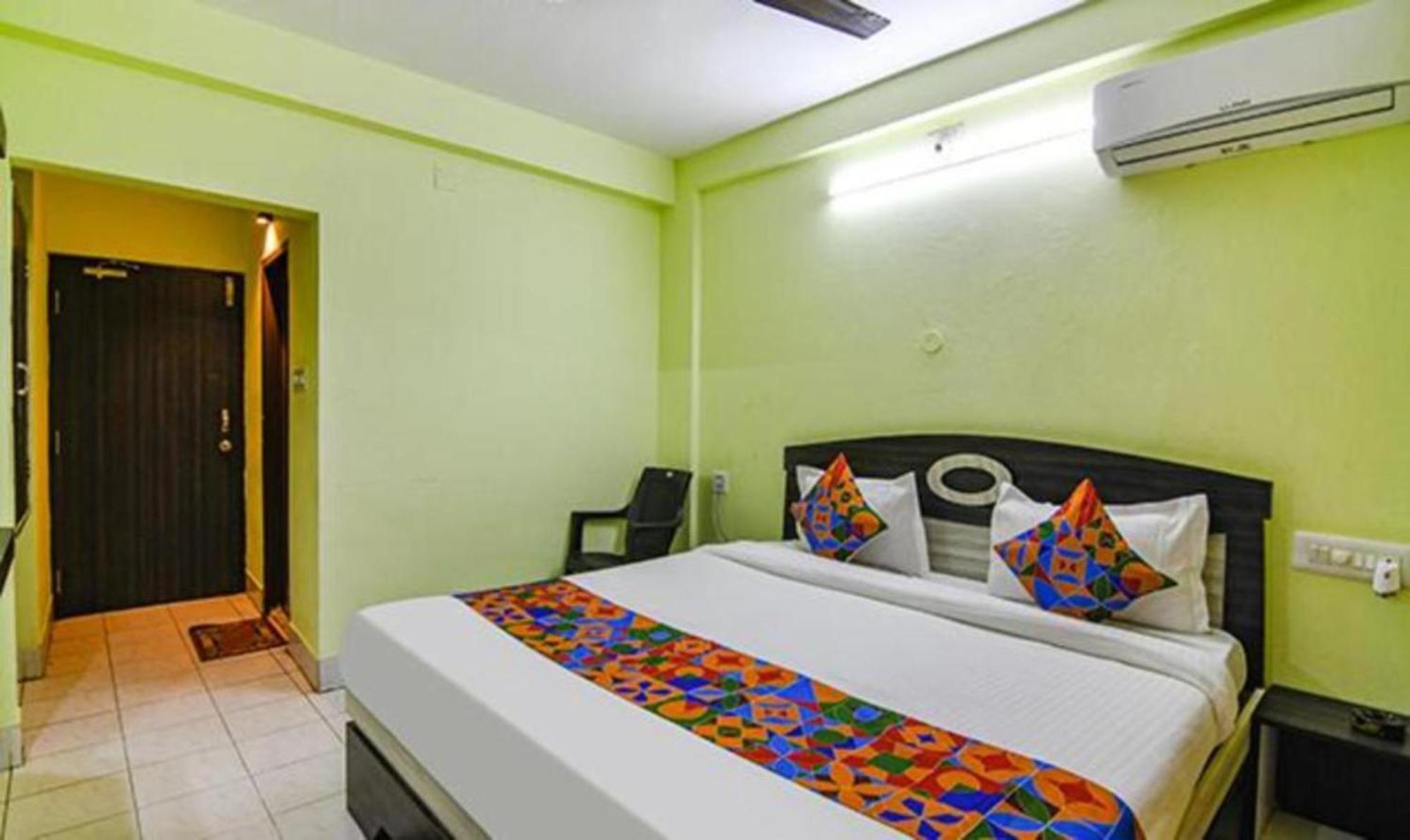 Asish -all Park View -near-and-near Temple Fully-air-condition-with-all-luxury-&-spacious-room-attached-balcony - Prime-location-wifi-restaurant-and-parking-facilities Hotel