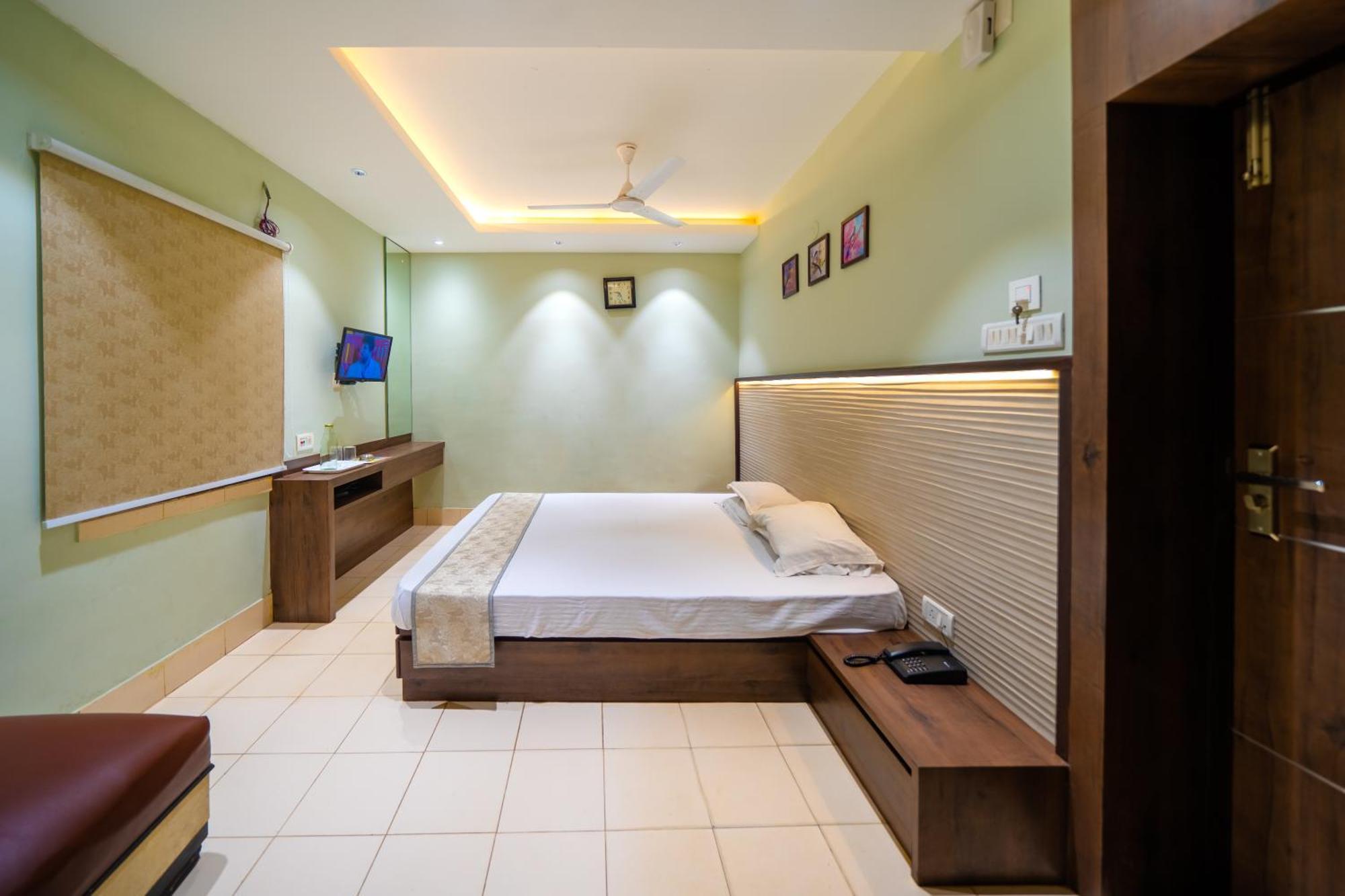 Dolphin Hotel