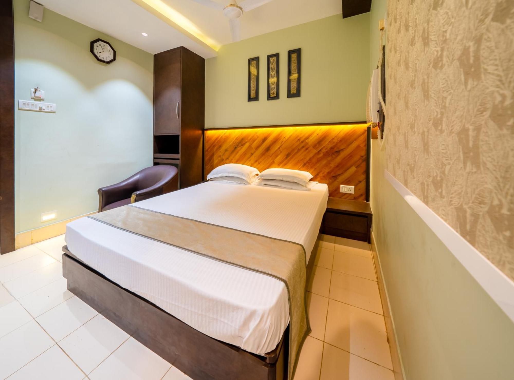 Dolphin Hotel