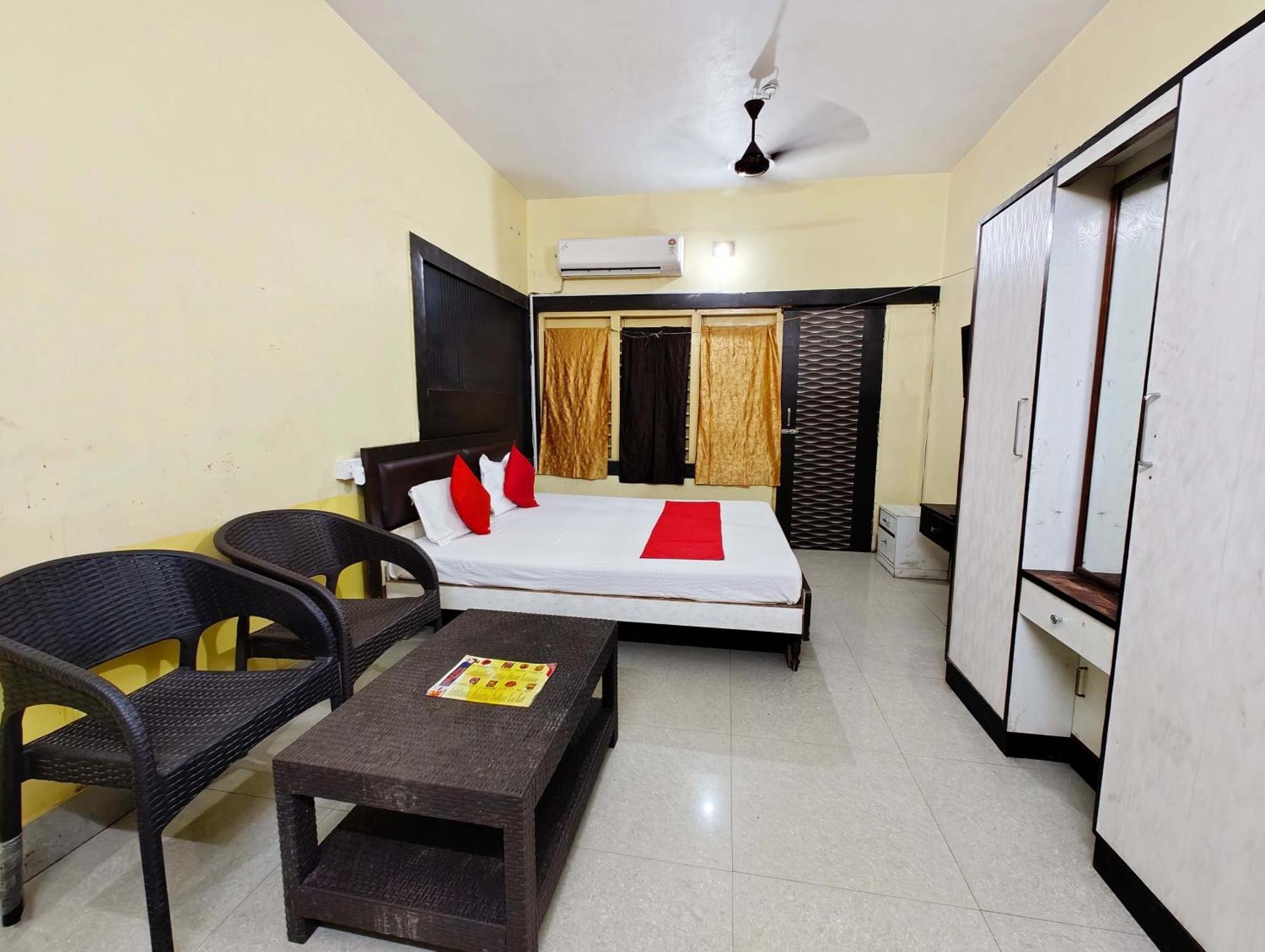 Hotel Moon Ct Road Near Sea And Jagannath Temple - Fully Air Conditioned - Good And Spacious - Excellent Service Recommended