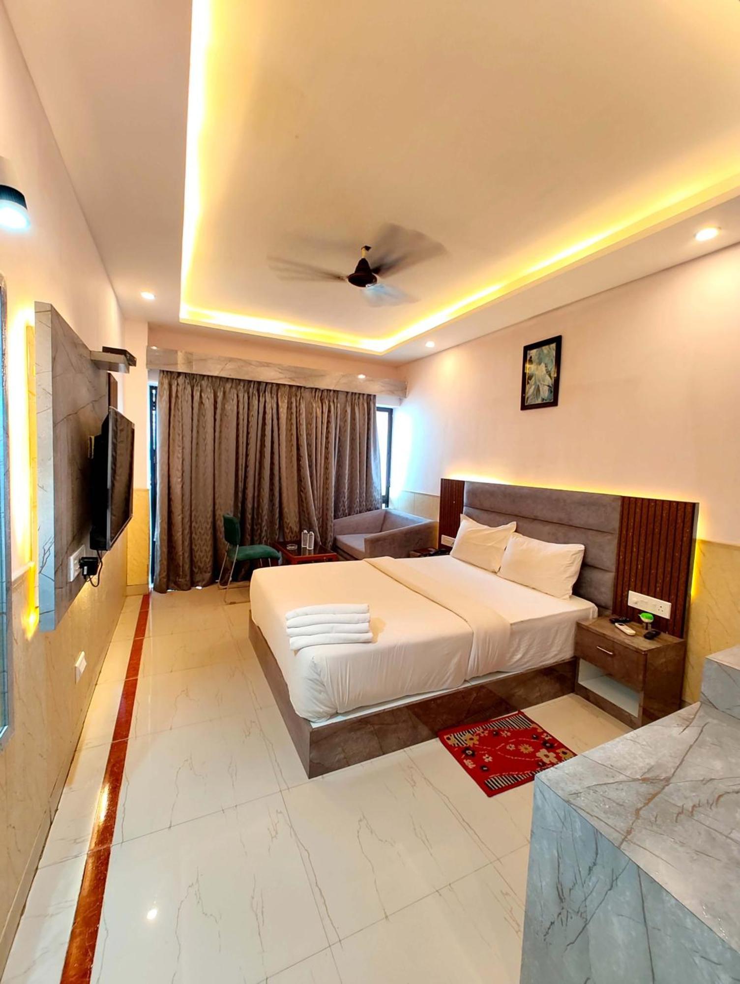 Sea View Hotel Dreamland Near Jagannath Temple - Lift-Wifi-Parking And Restaurant Facilities - All Room Sea Facing With Attached Balcony - Top Rated Luxuary Hotel In Puri Hotel