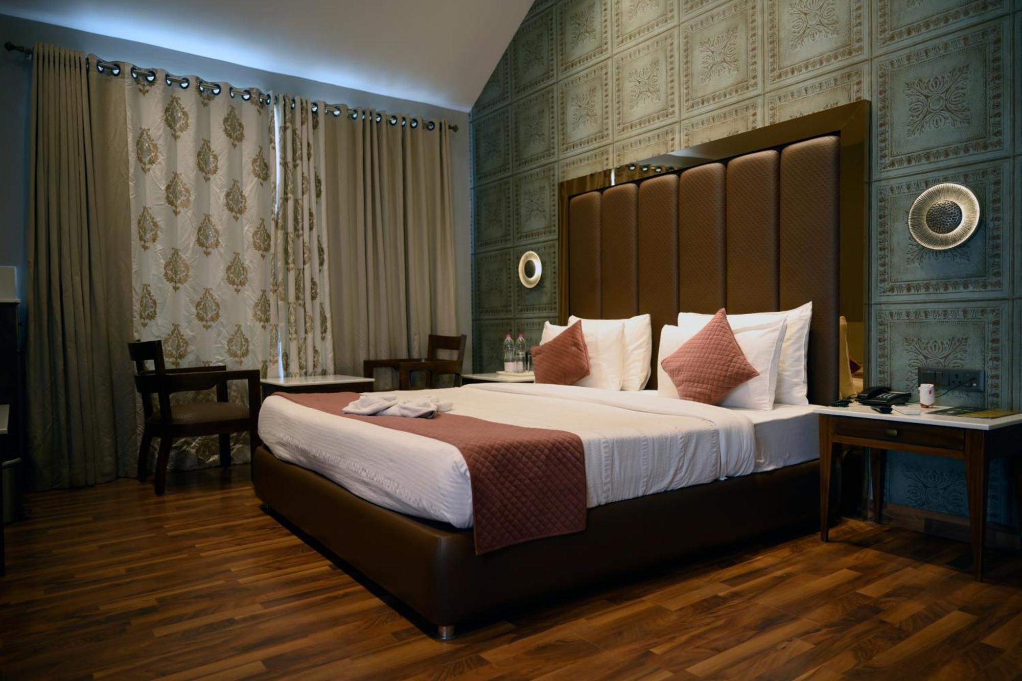 Hotel Holiday Resort Hotel 3*