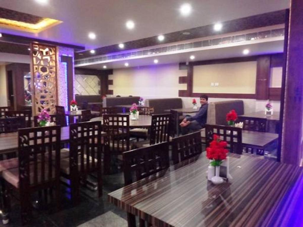 Shree Vishnu Darshan Holiday Hotel *