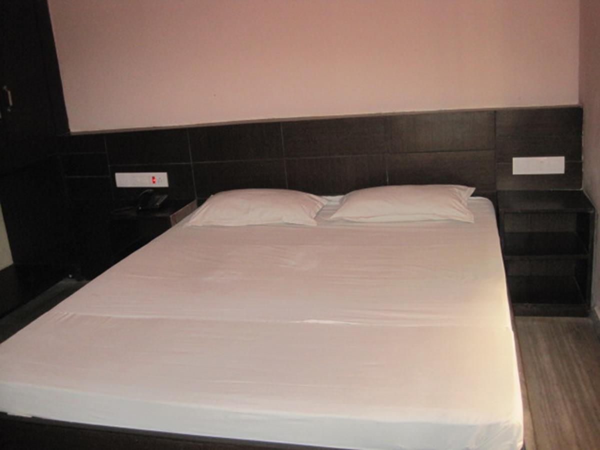 Arya Palace 2*