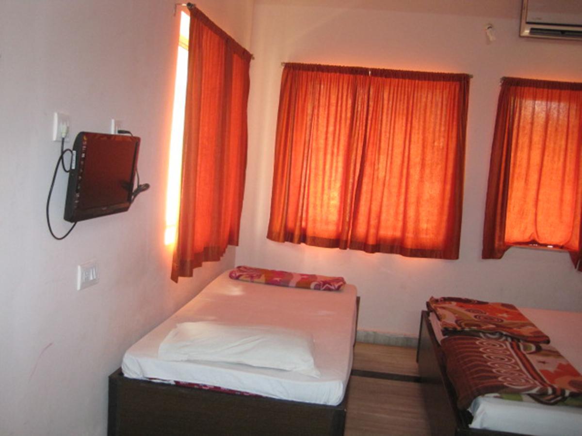 Arya Palace Hotel Puri