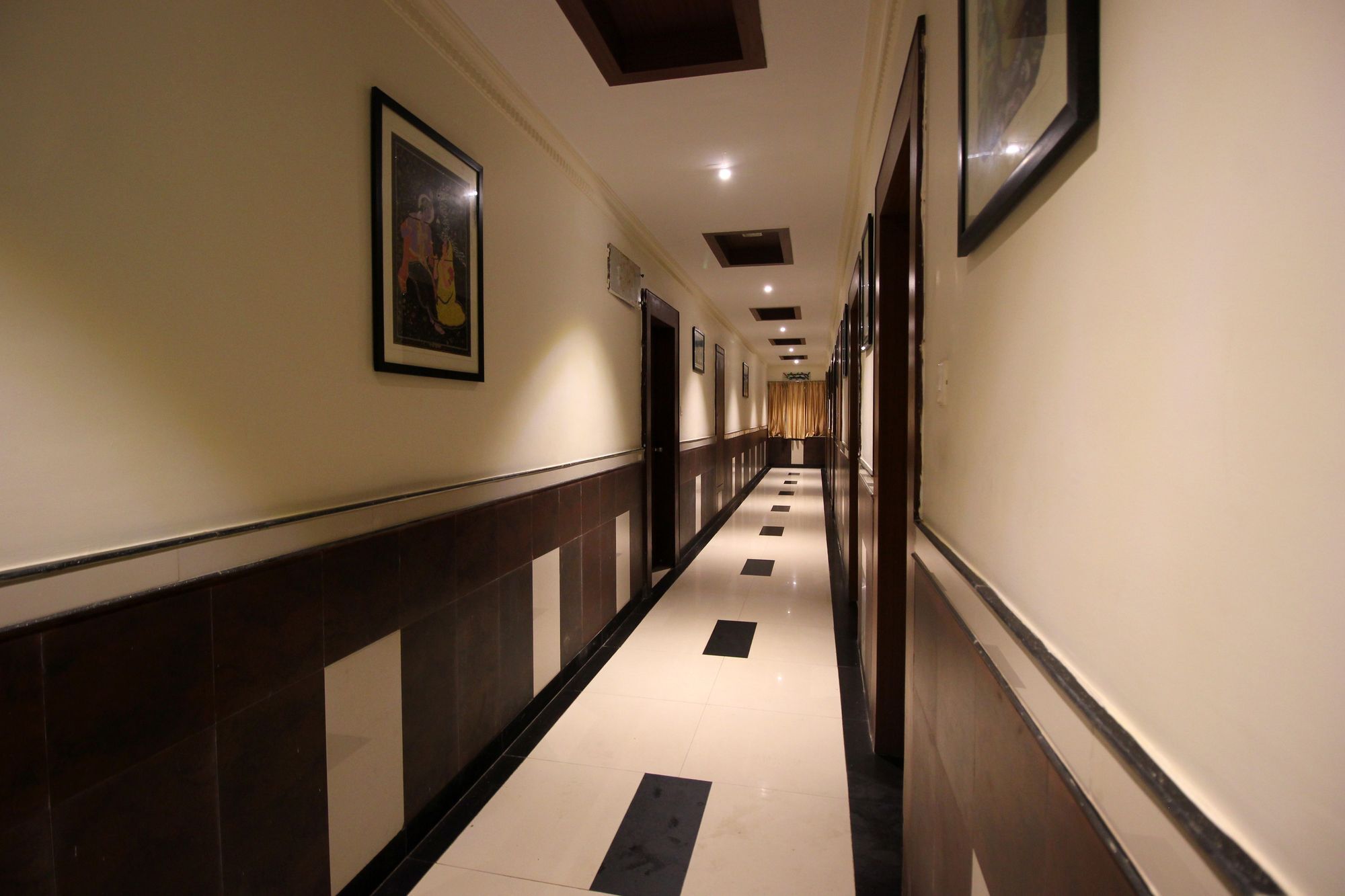 Oyo 3058 Chakra Tirtha Road Hotel 3*